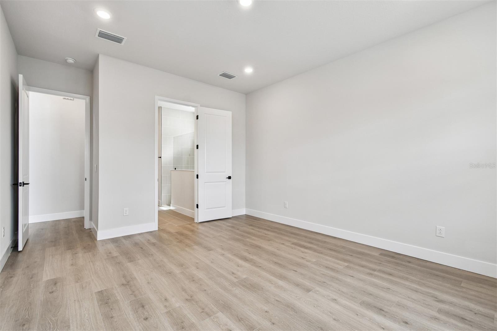 EMERALD LANDING AT WATERSIDE - Residential