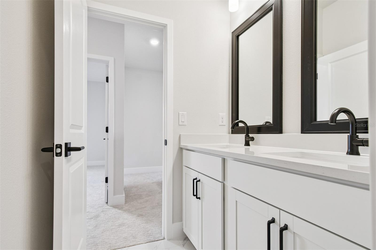 EMERALD LANDING AT WATERSIDE - Residential