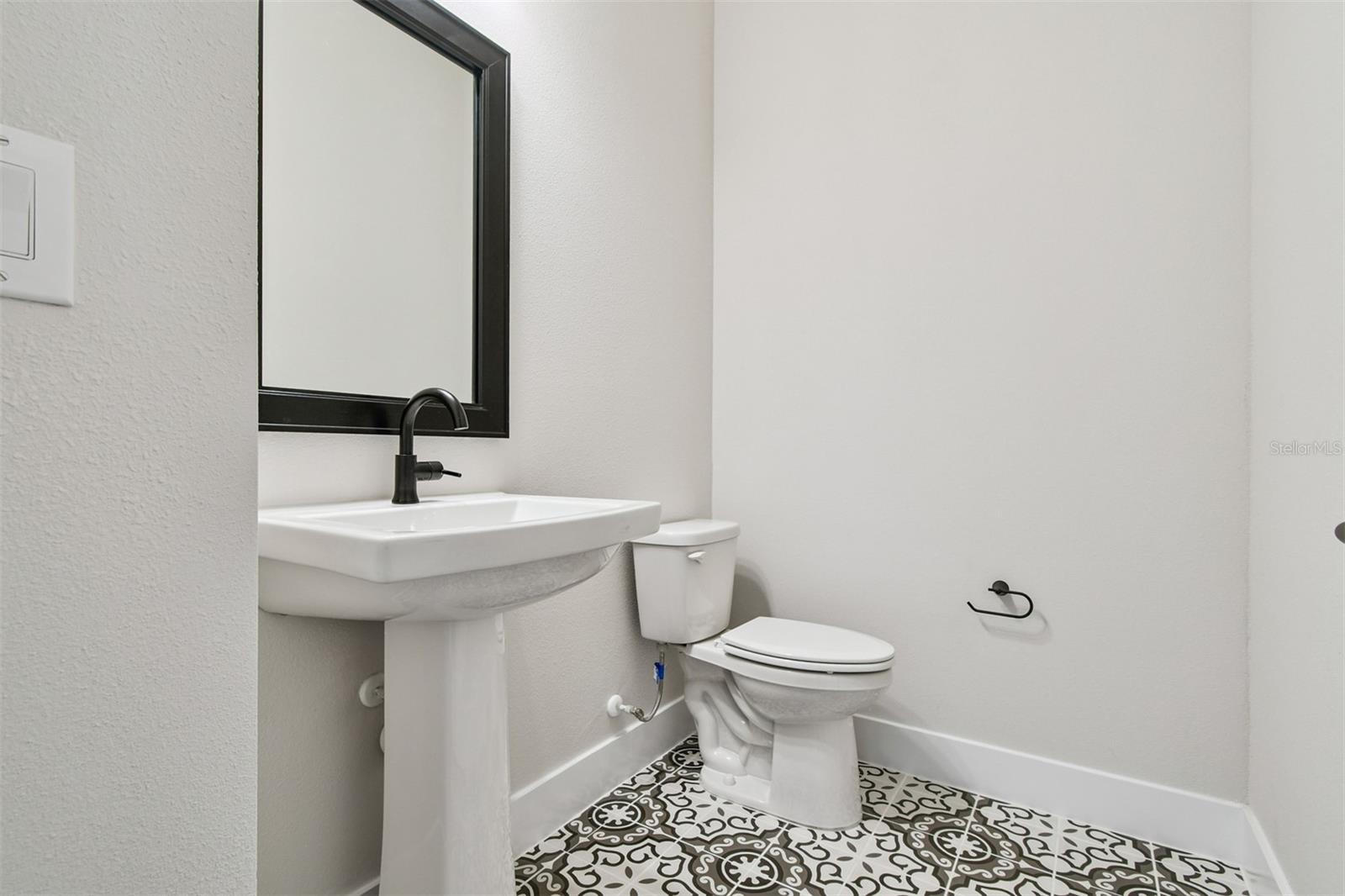 EMERALD LANDING AT WATERSIDE - Residential