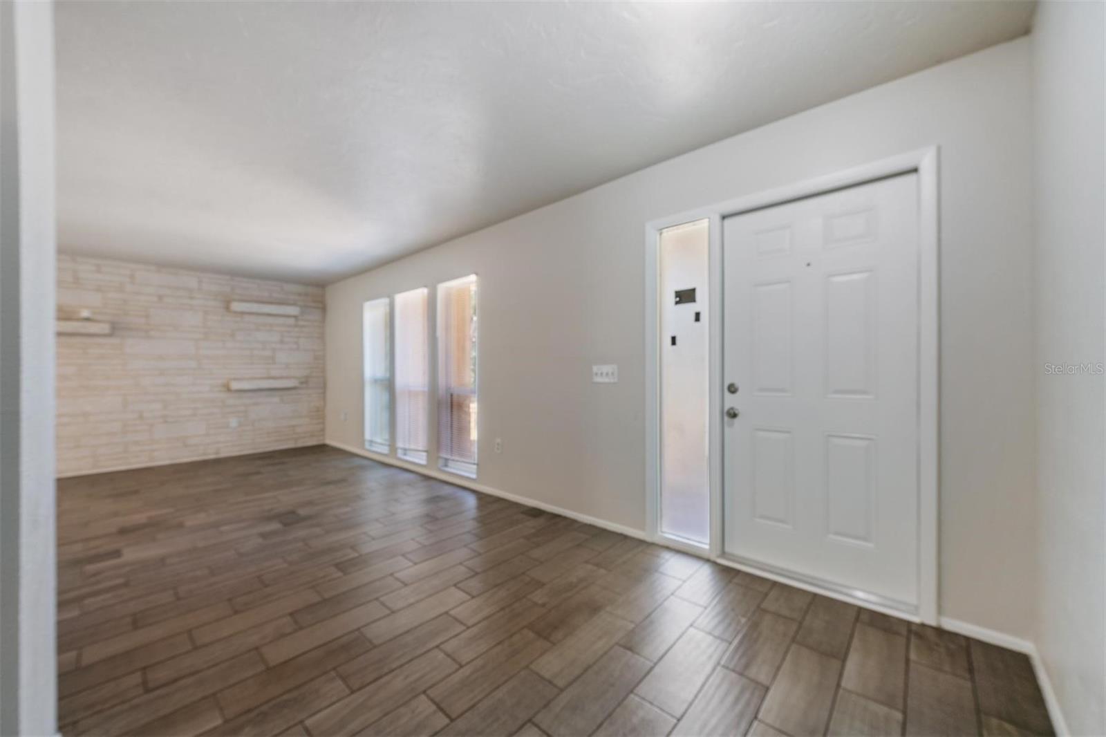 1124 DANNY DRIVE