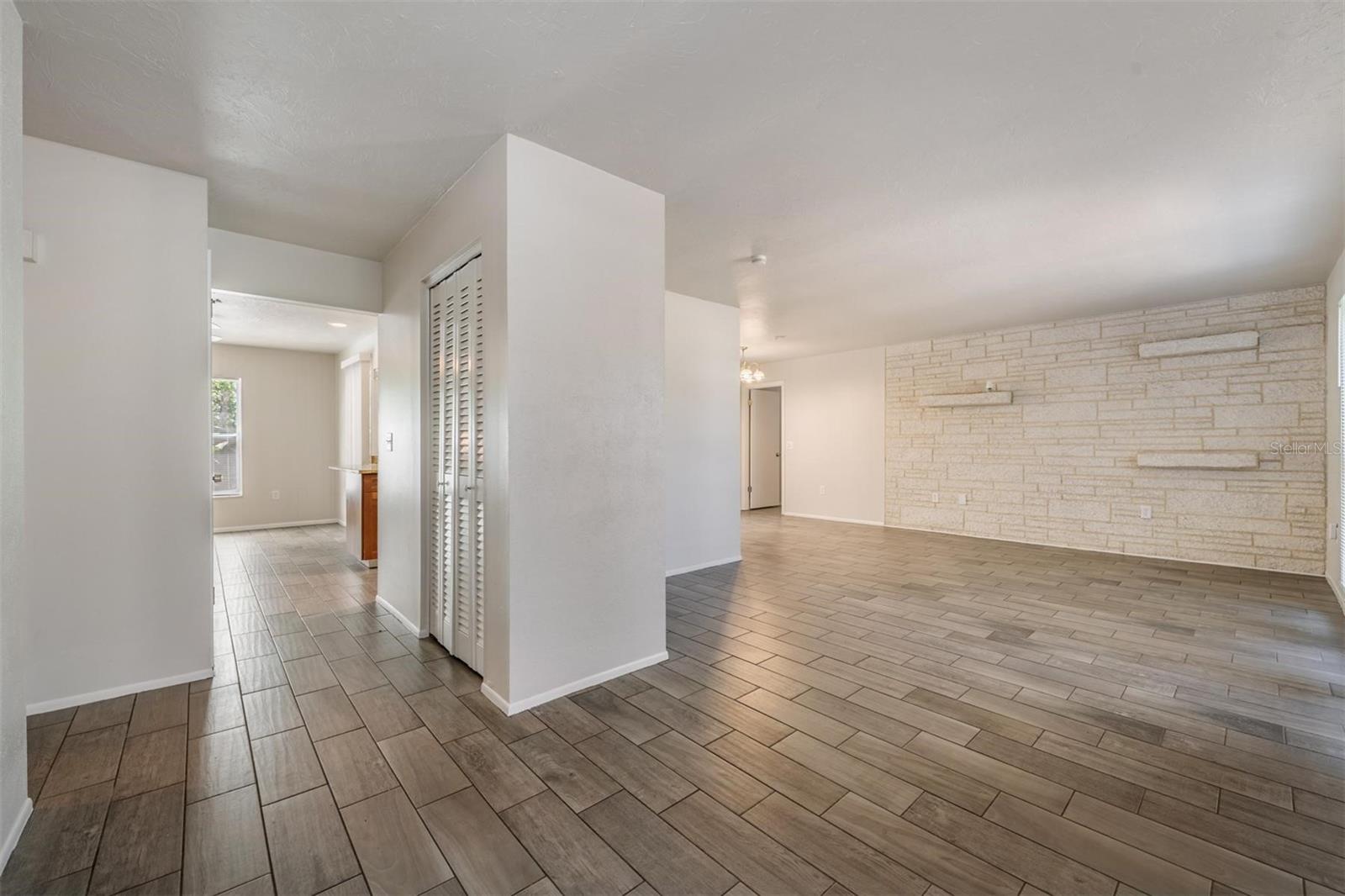 1124 DANNY DRIVE