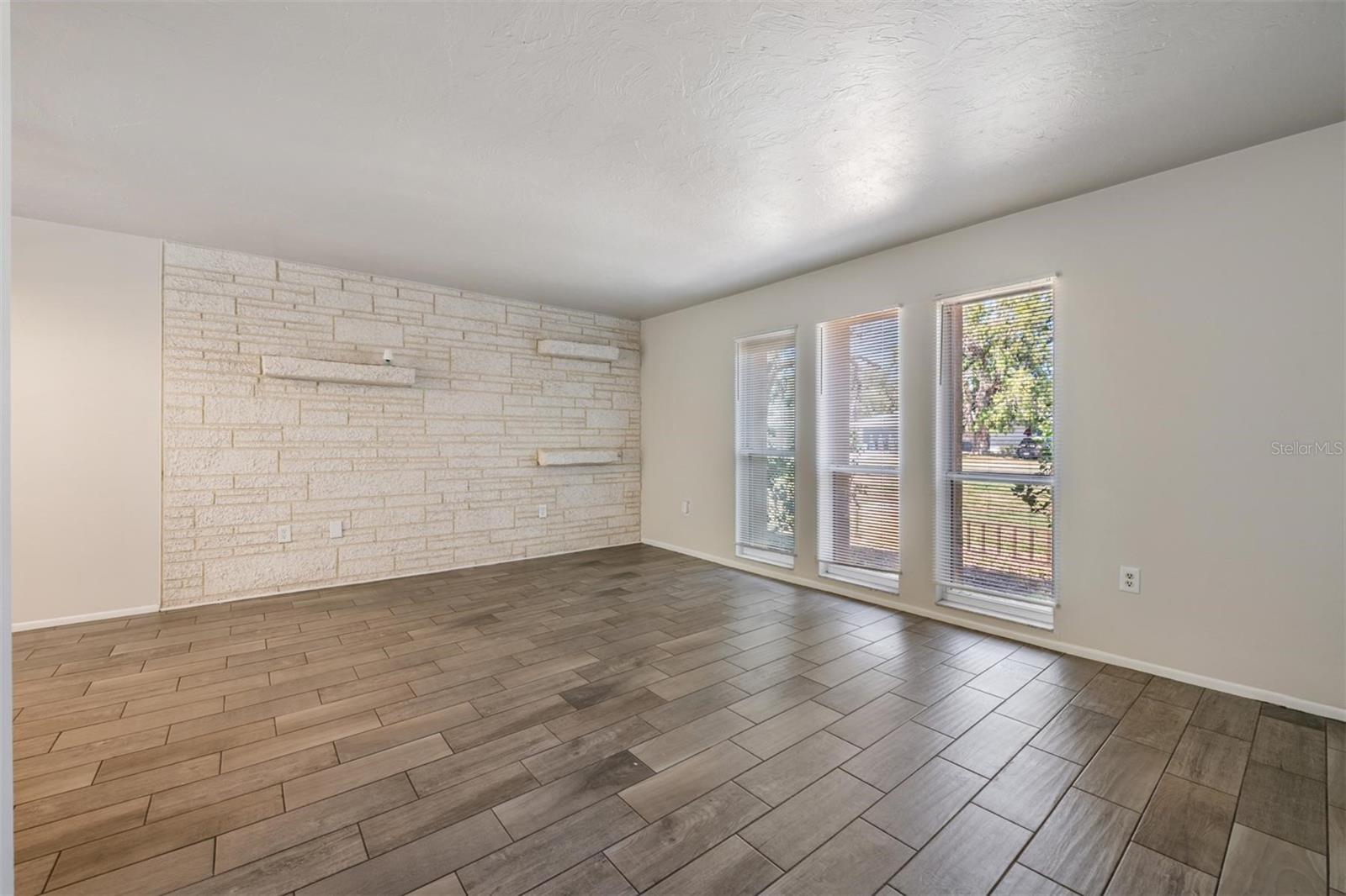 WHITFIELD COUNTRY CLUB HEIGHTS - Residential