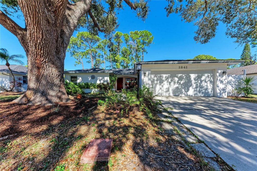 Photo of 1841 Springwood Drive, Sarasota, FL 34232 (MLS # A4678833)