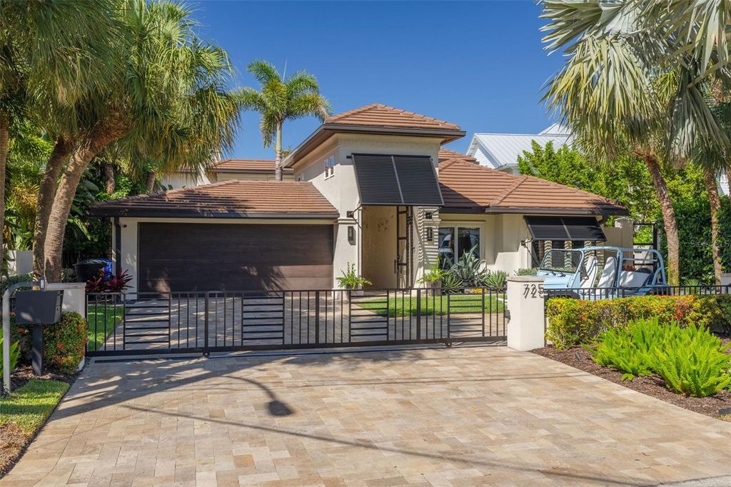 Photo of 725 Brightwaters Boulevard NE, St Petersburg, FL 33704 (MLS # TB8509638)