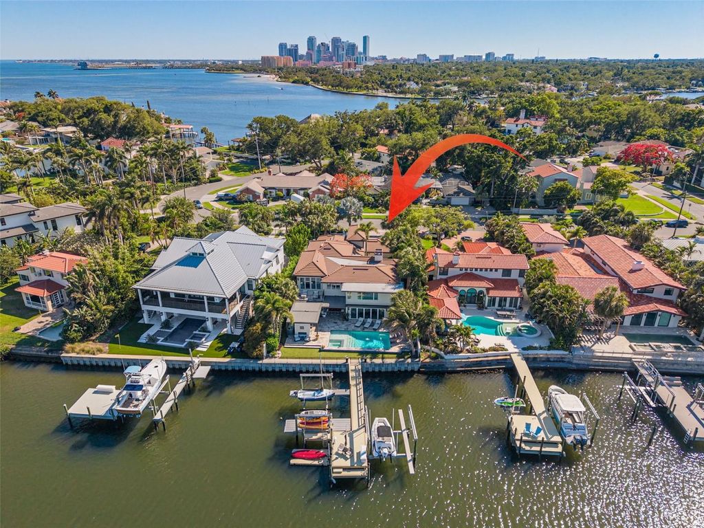 Photo of 725 Brightwaters Boulevard NE, St Petersburg, FL 33704 (MLS # TB8509638)