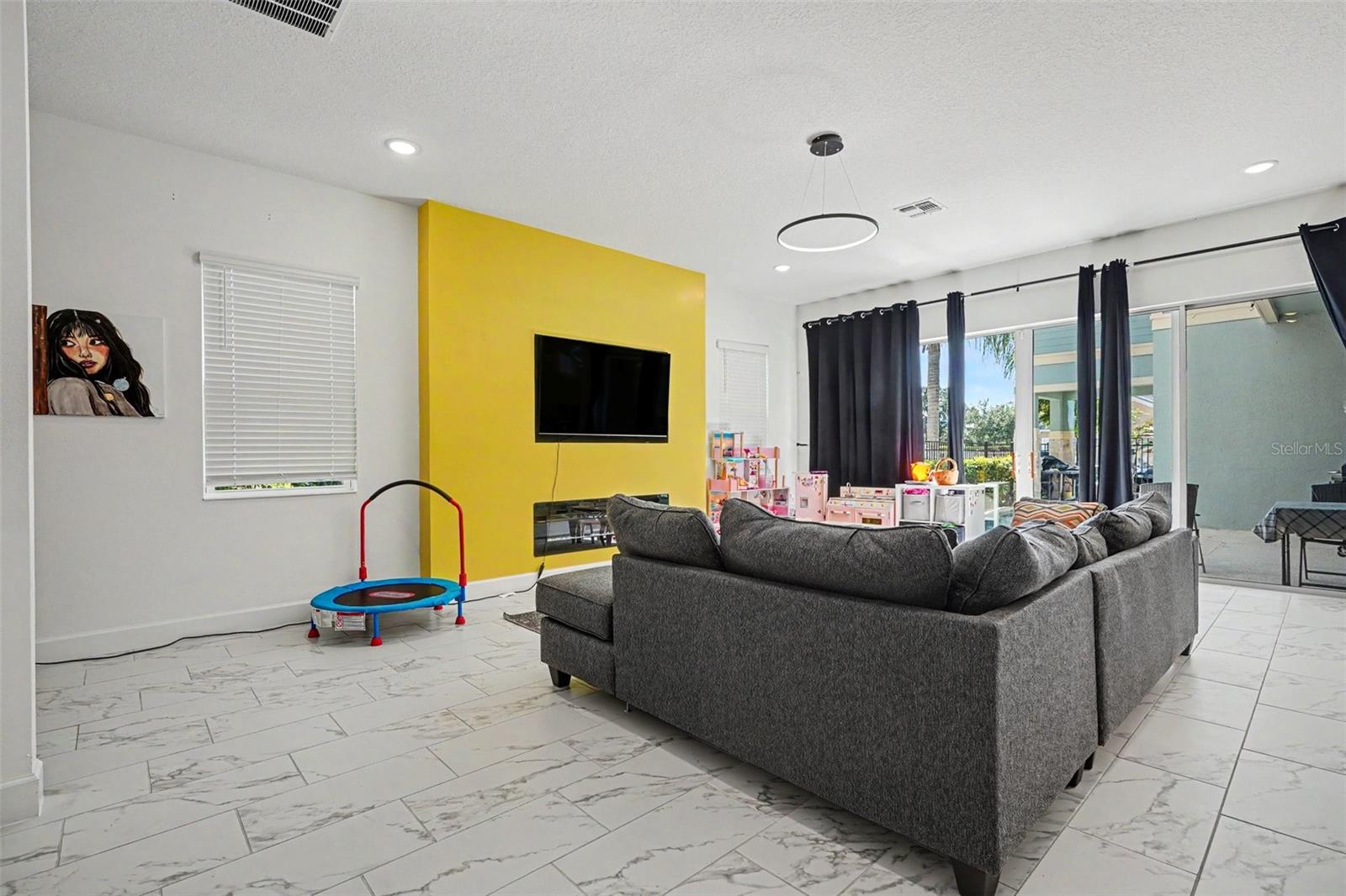 1432 REUNION BOULEVARD