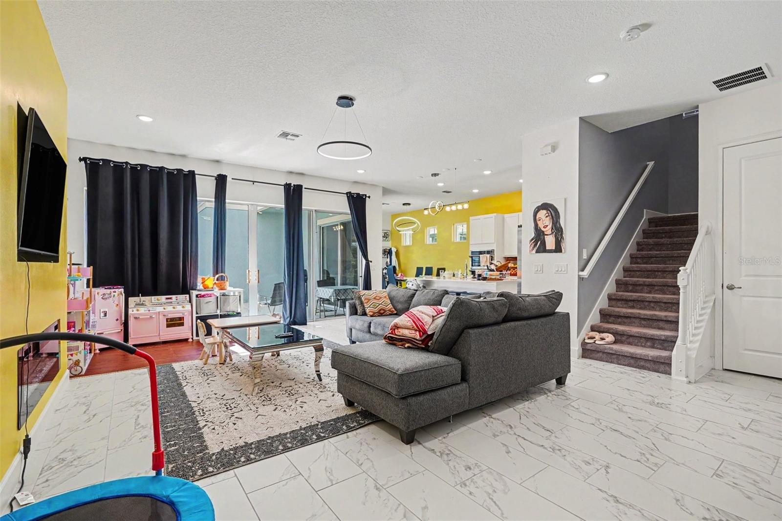 1432 REUNION BOULEVARD