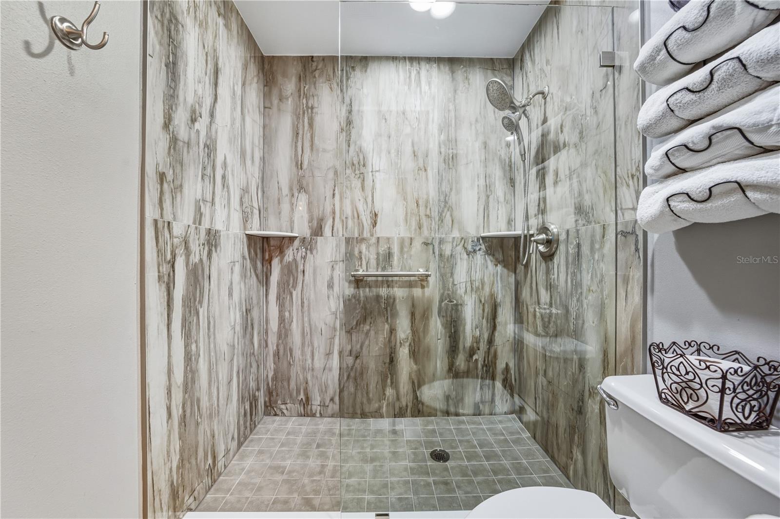 RIDGEWOOD ESTATES 20TH ADD - Residential