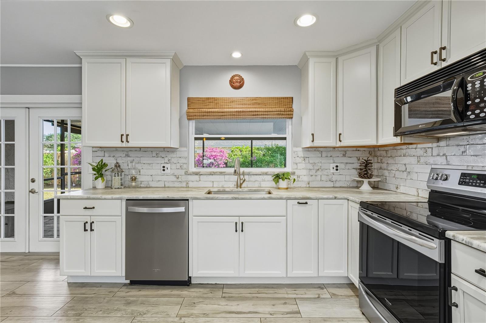 RIDGEWOOD ESTATES 20TH ADD - Residential