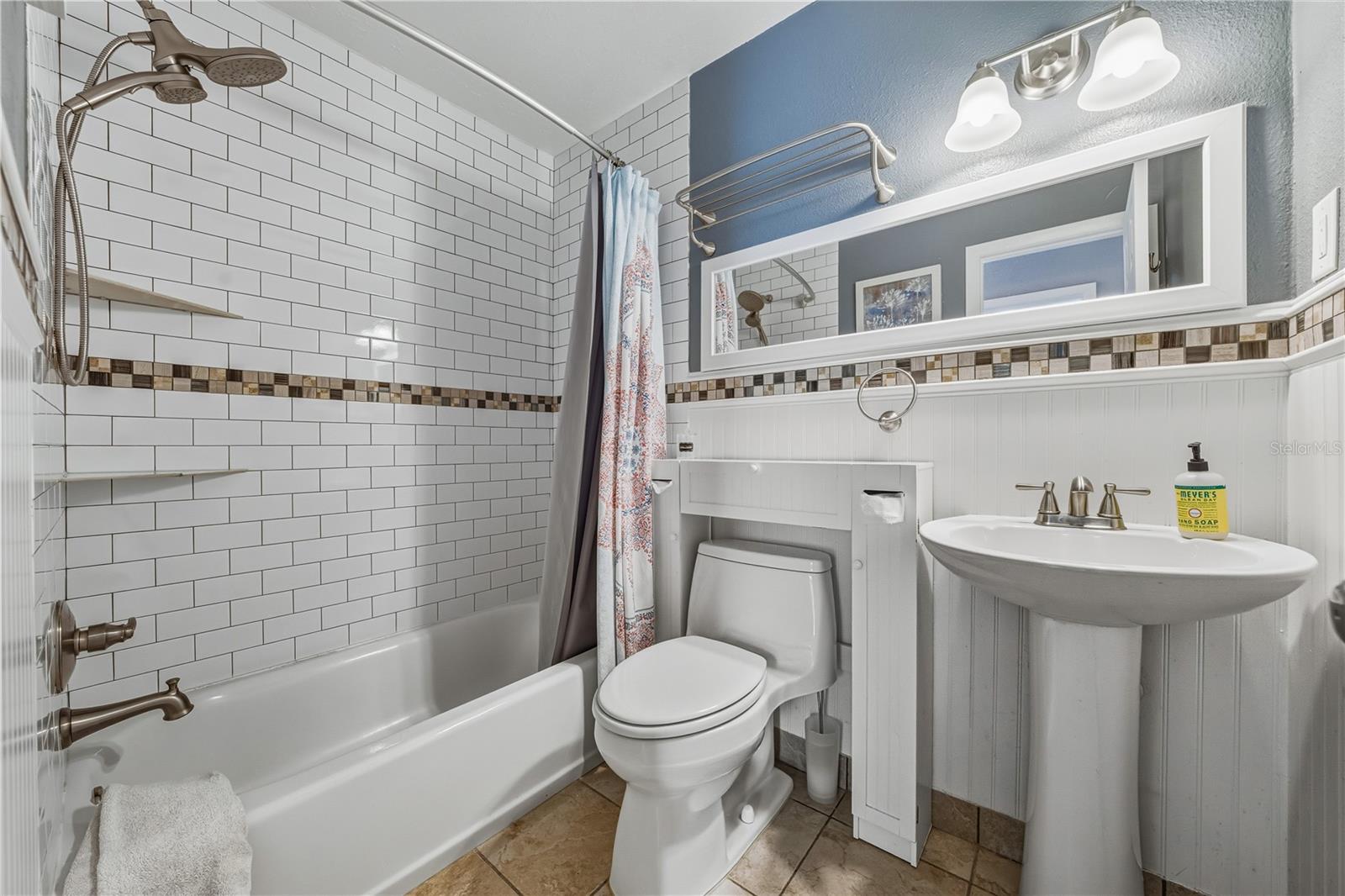 RIDGEWOOD ESTATES 20TH ADD - Residential