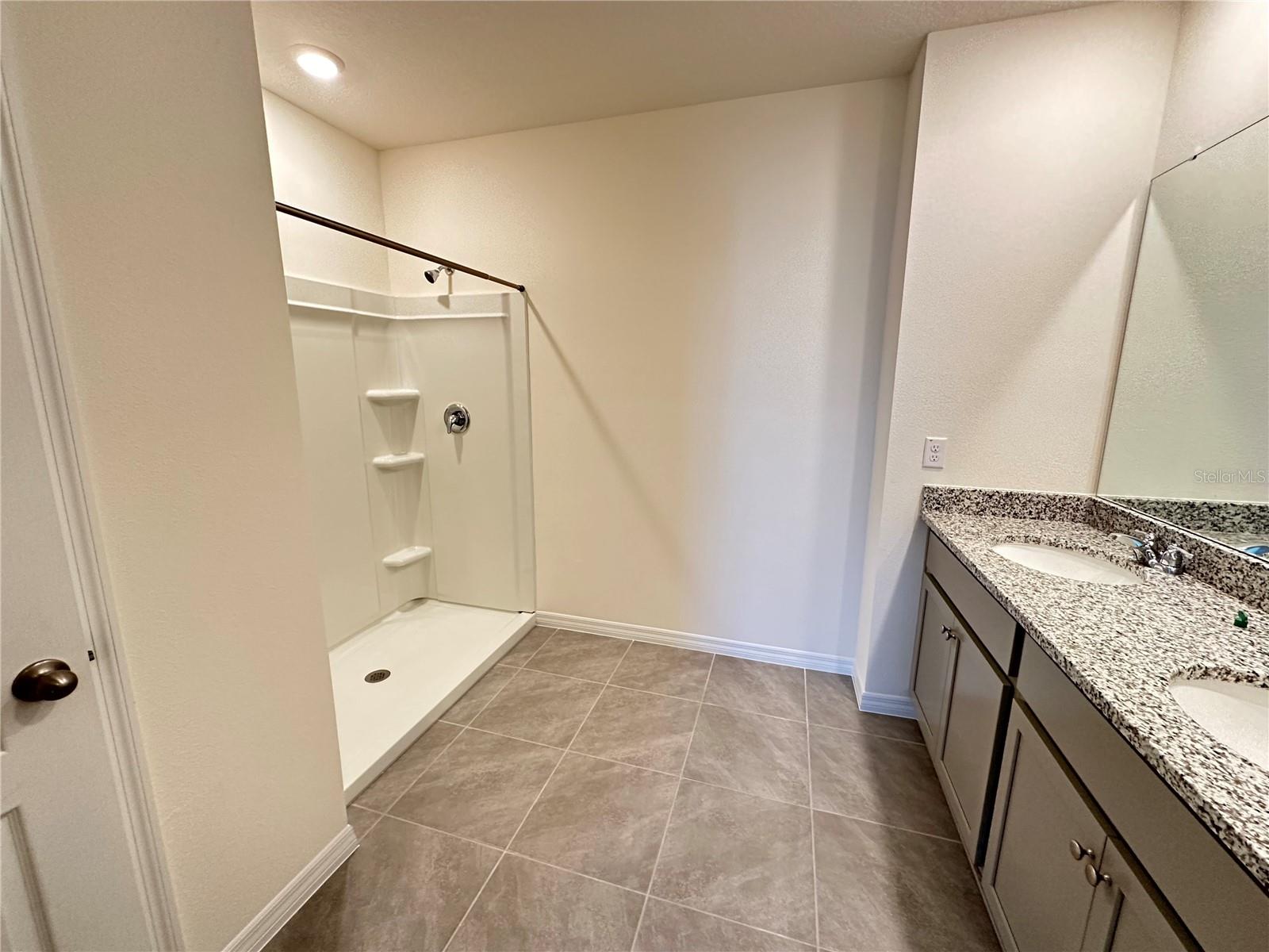 CASCADES PH 1A & 1B - Residential Lease