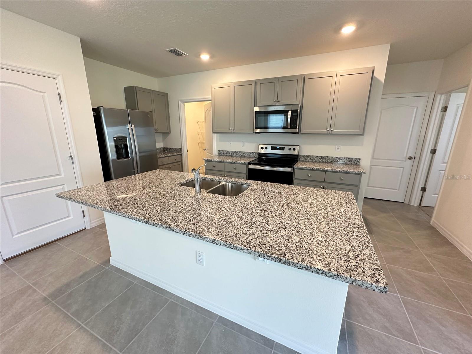 CASCADES PH 1A & 1B - Residential Lease