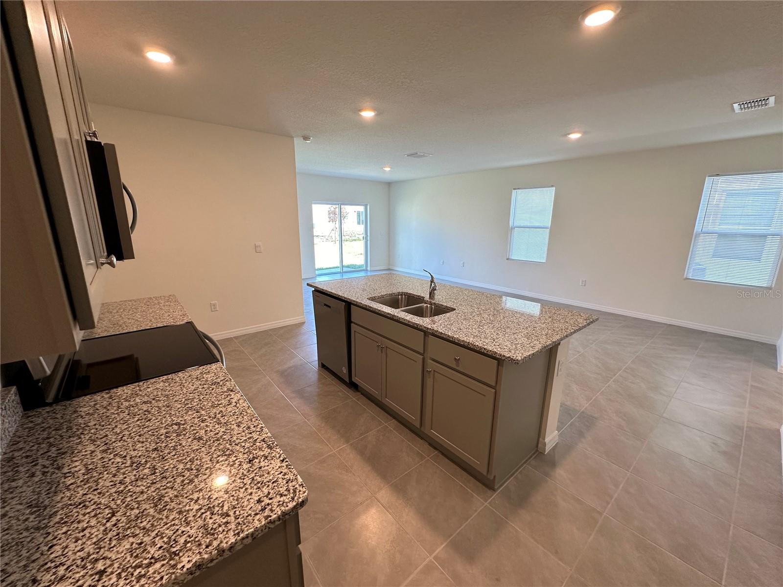 CASCADES PH 1A & 1B - Residential Lease