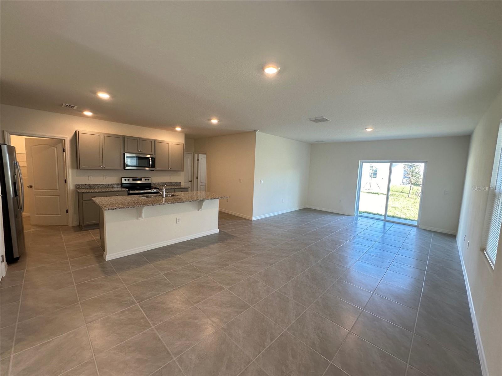 CASCADES PH 1A & 1B - Residential Lease