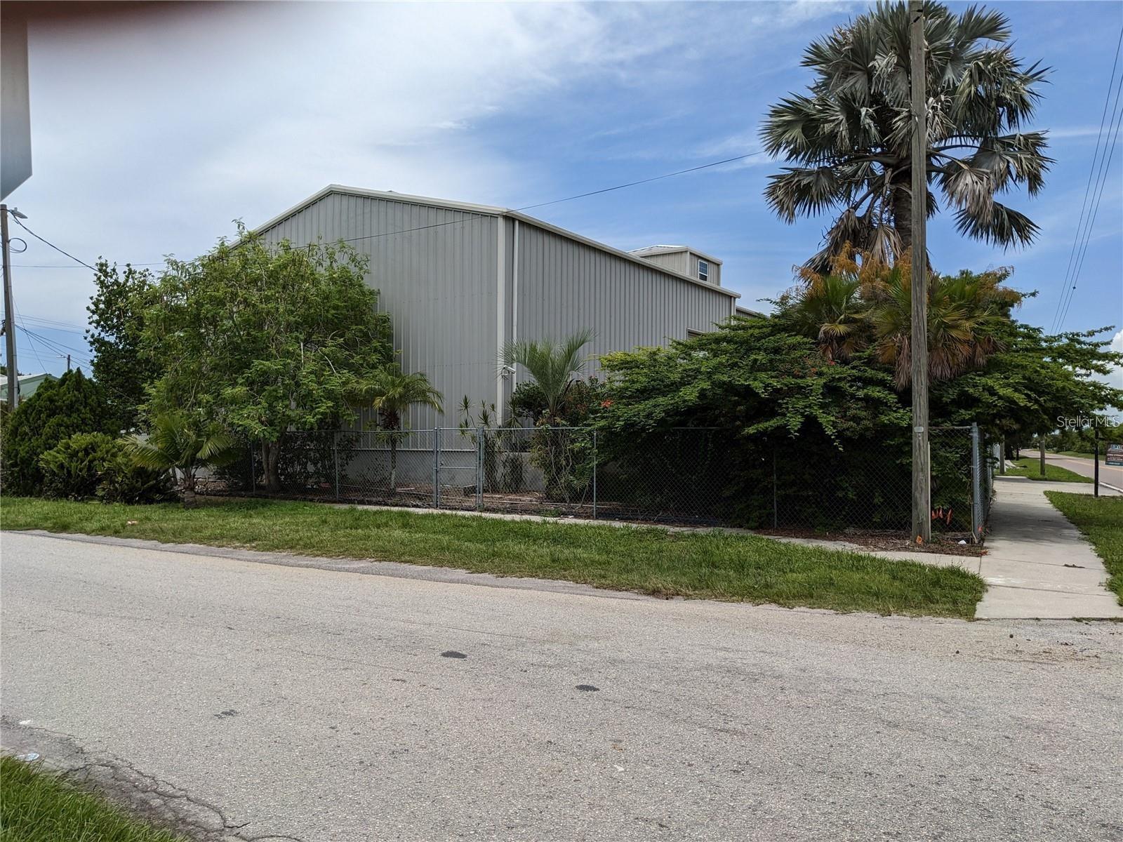 5114,5116 COMMERCE AND W 5101 INGRAHAM STREET
