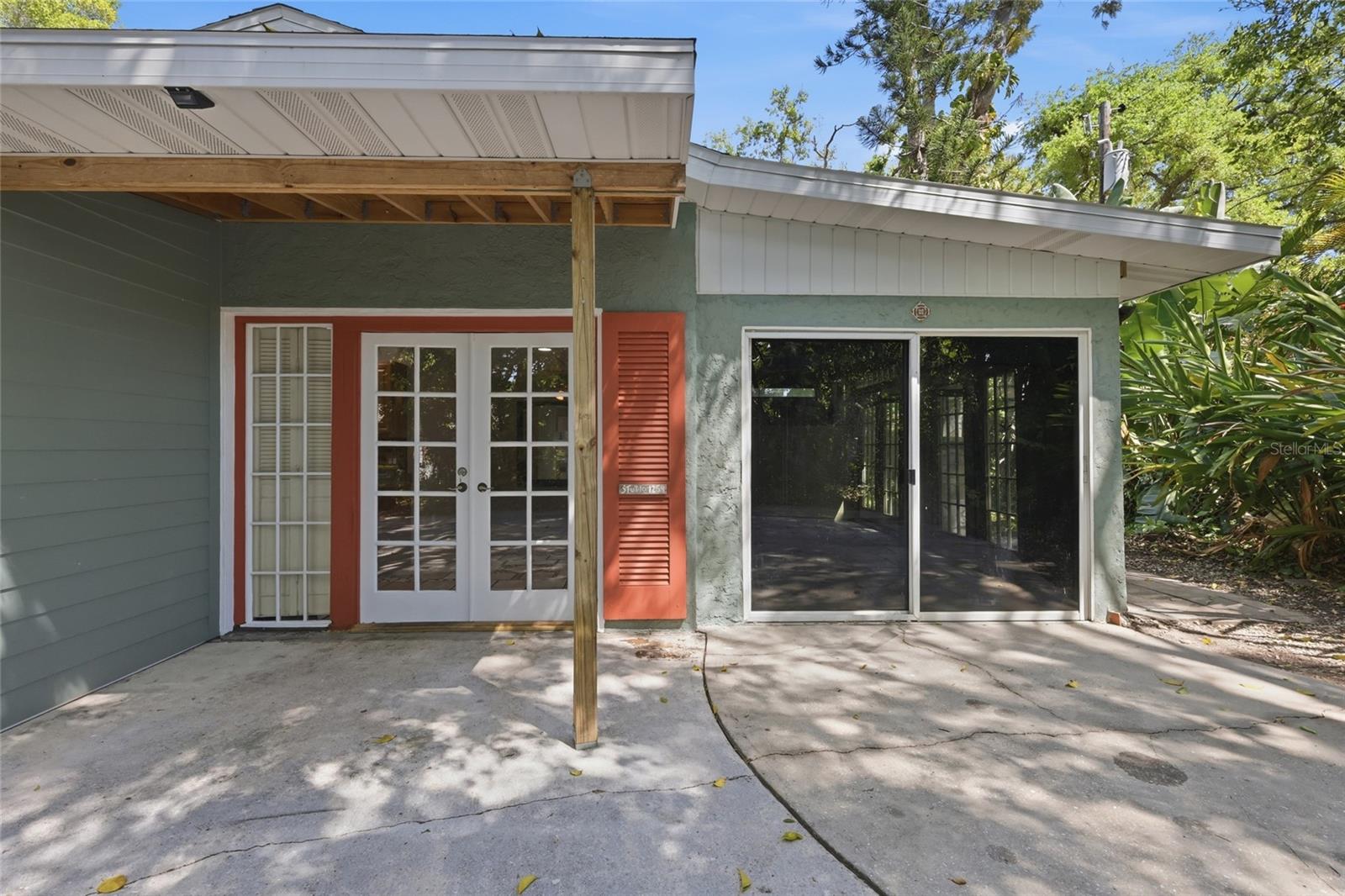 EDGEWATER - Residential