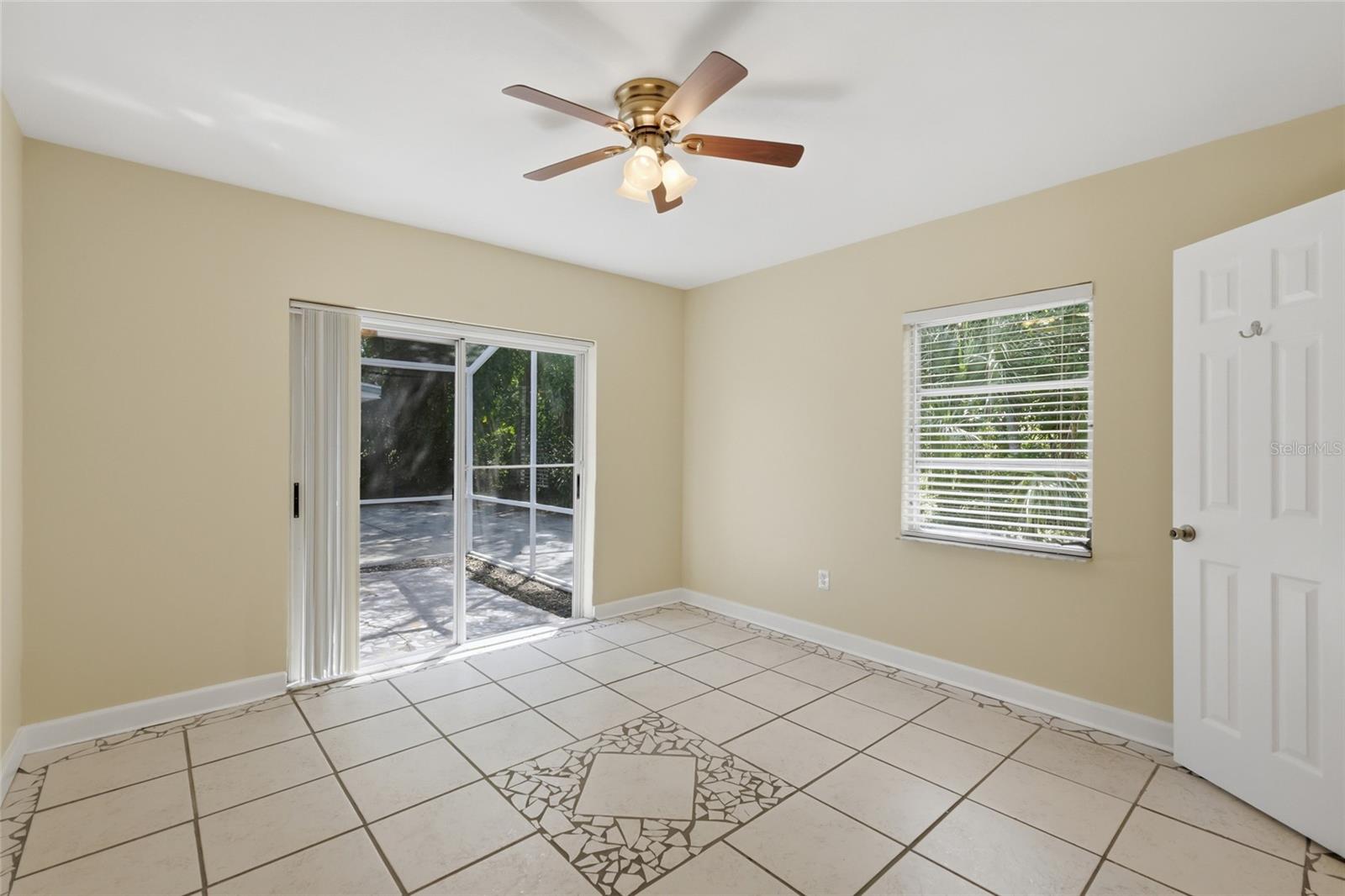 EDGEWATER - Residential