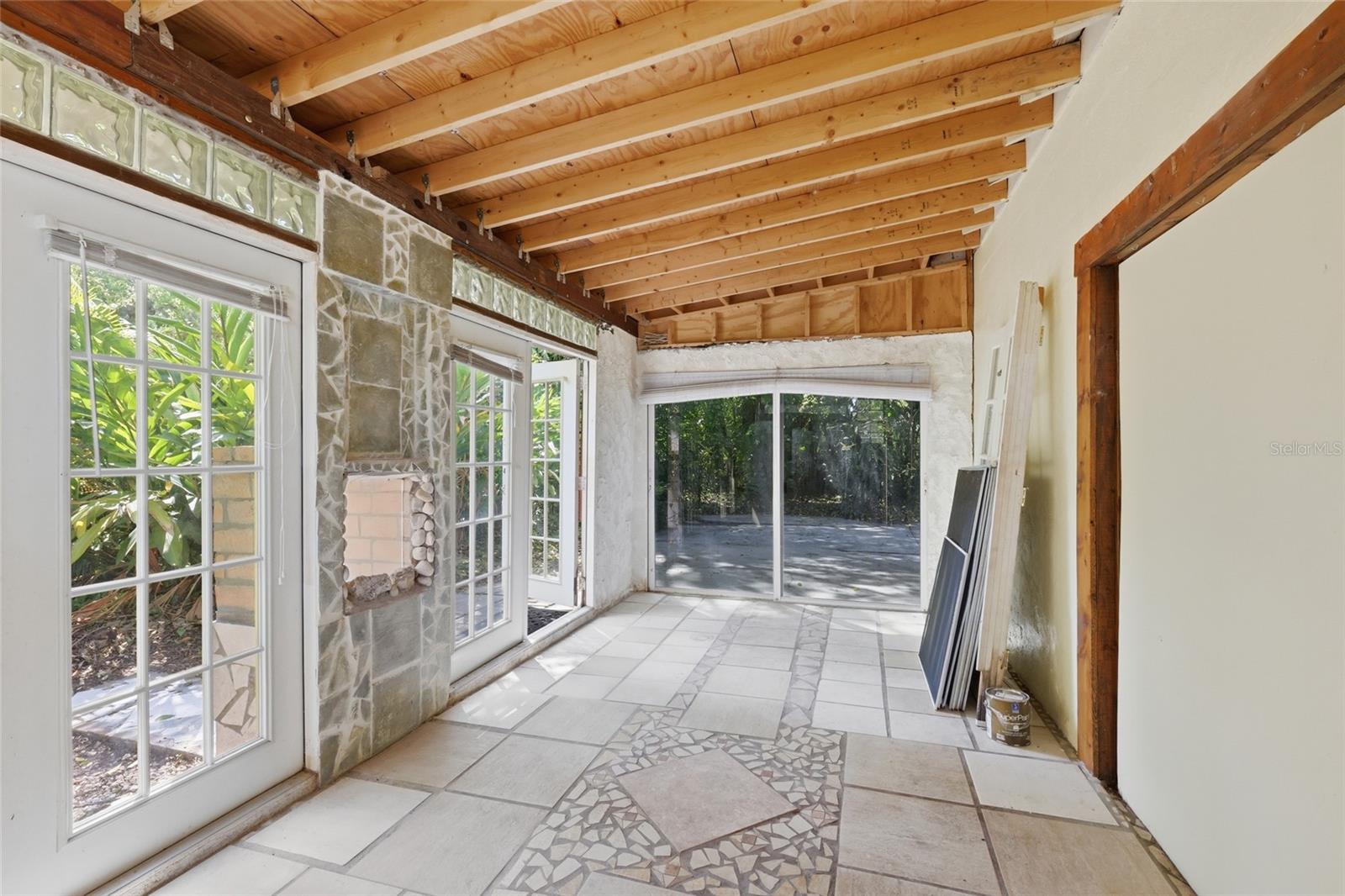 EDGEWATER - Residential