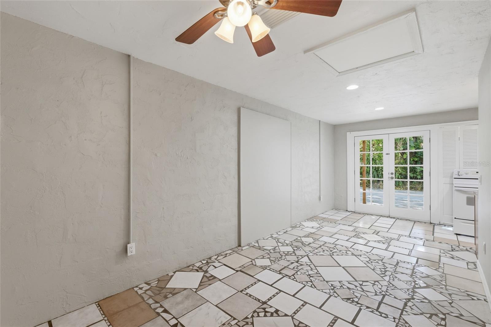 EDGEWATER - Residential