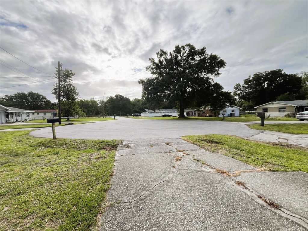 Photo of 121 Maris Court, Lakeland, FL 33809 (MLS # P4938395)