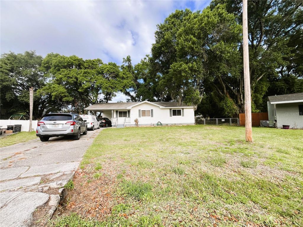 Photo of 121 Maris Court, Lakeland, FL 33809 (MLS # P4938395)