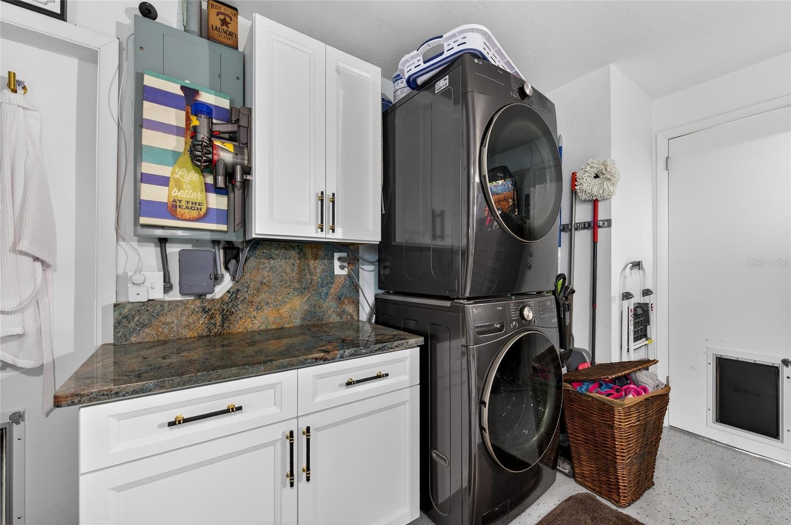 LIGHTHOUSE SHORES - Residential