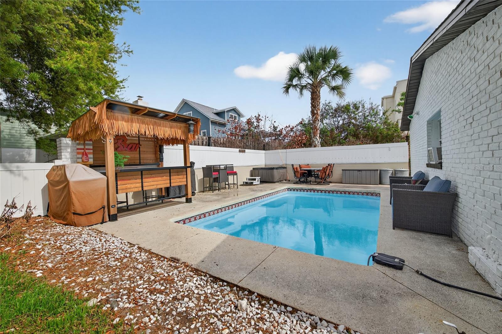 LIGHTHOUSE SHORES - Residential