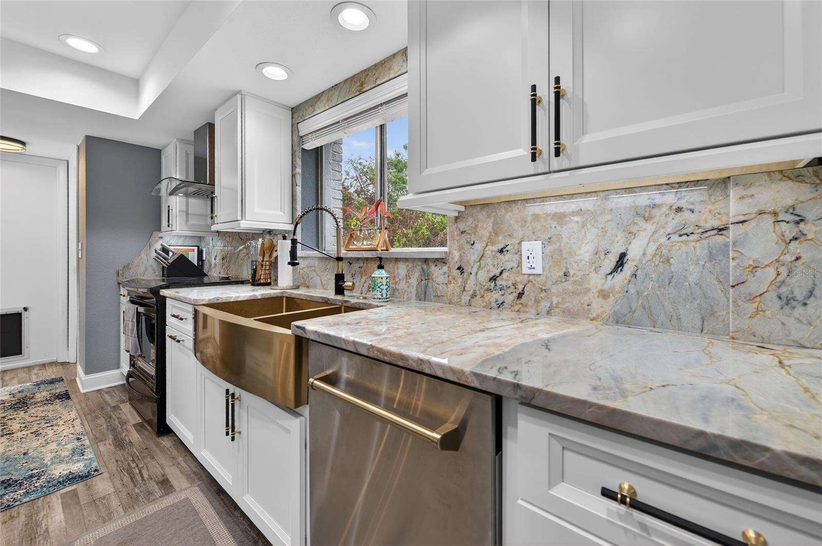 LIGHTHOUSE SHORES - Residential