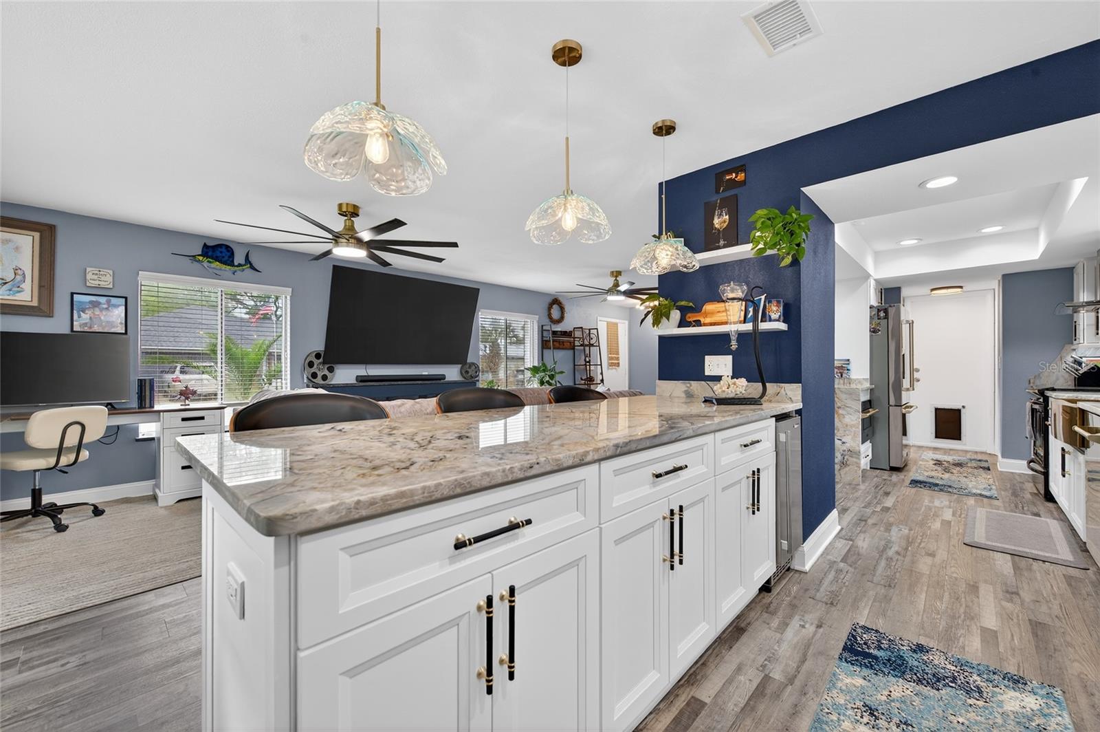 LIGHTHOUSE SHORES - Residential