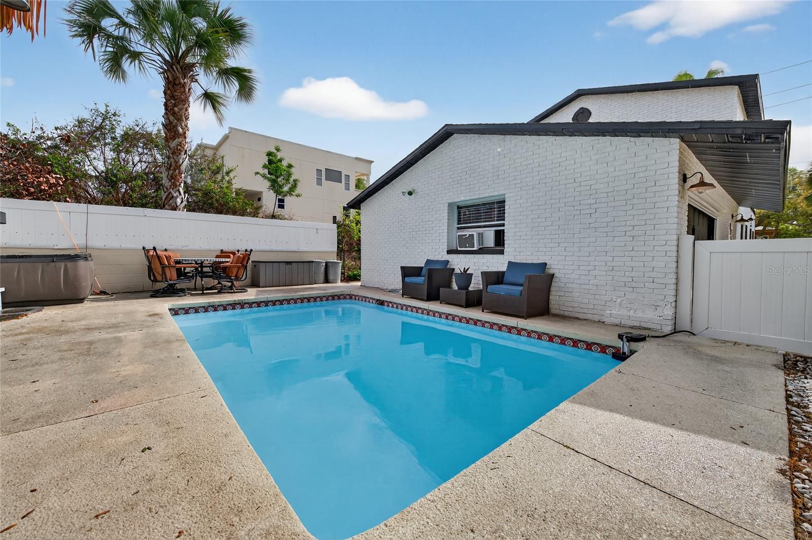 LIGHTHOUSE SHORES - Residential