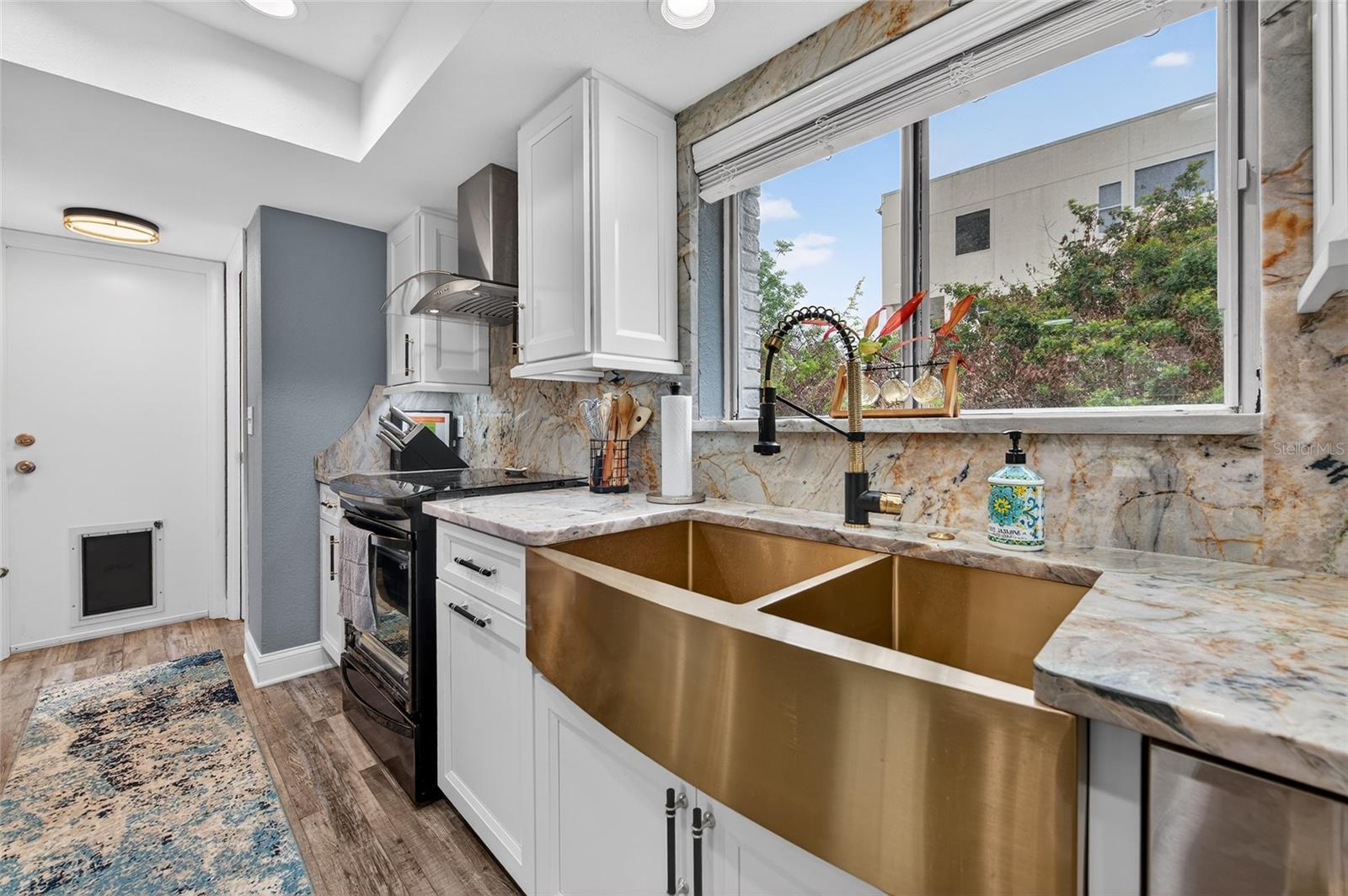 LIGHTHOUSE SHORES - Residential