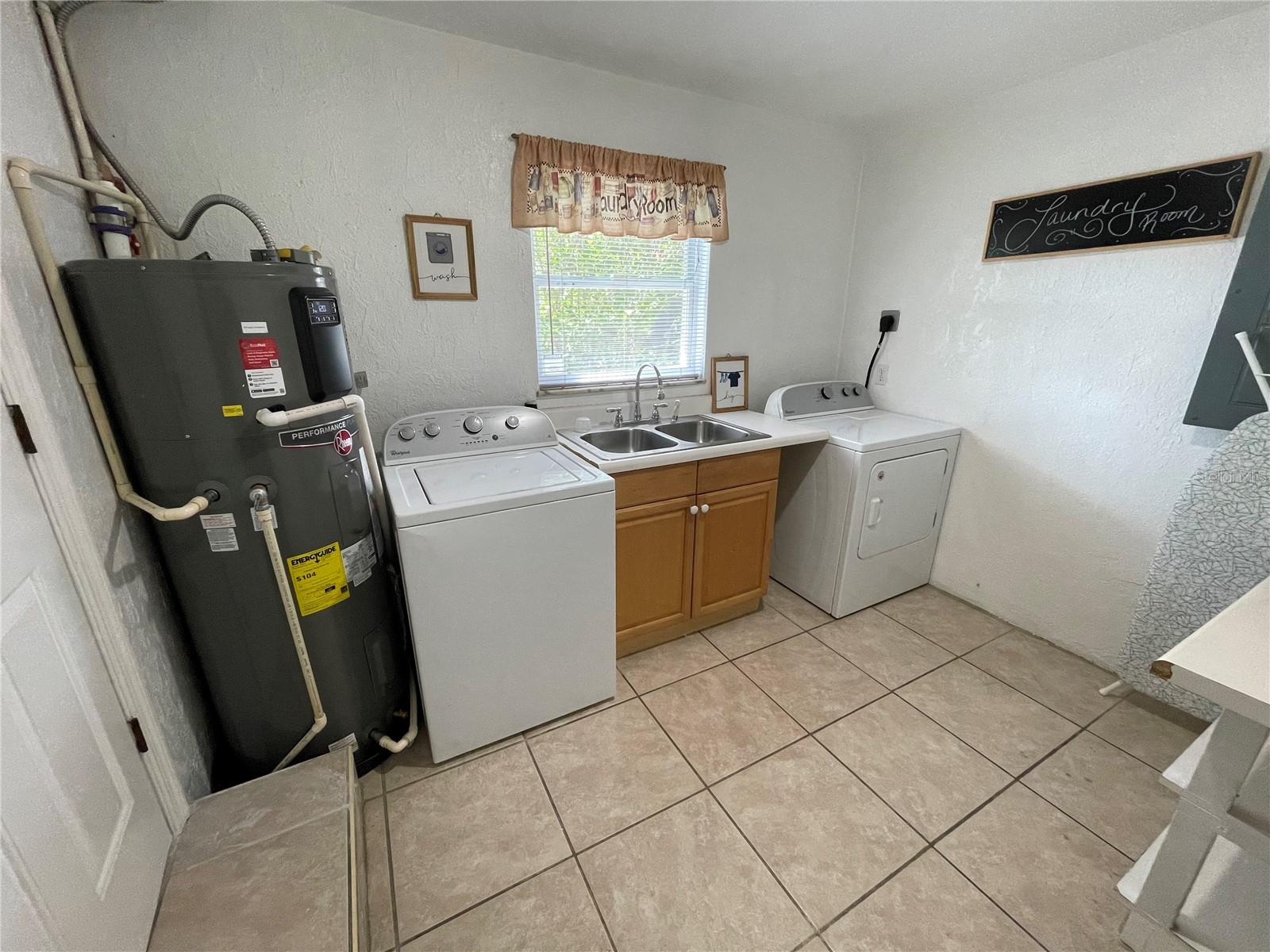 LAKE JESSAMINE ESTS - Residential