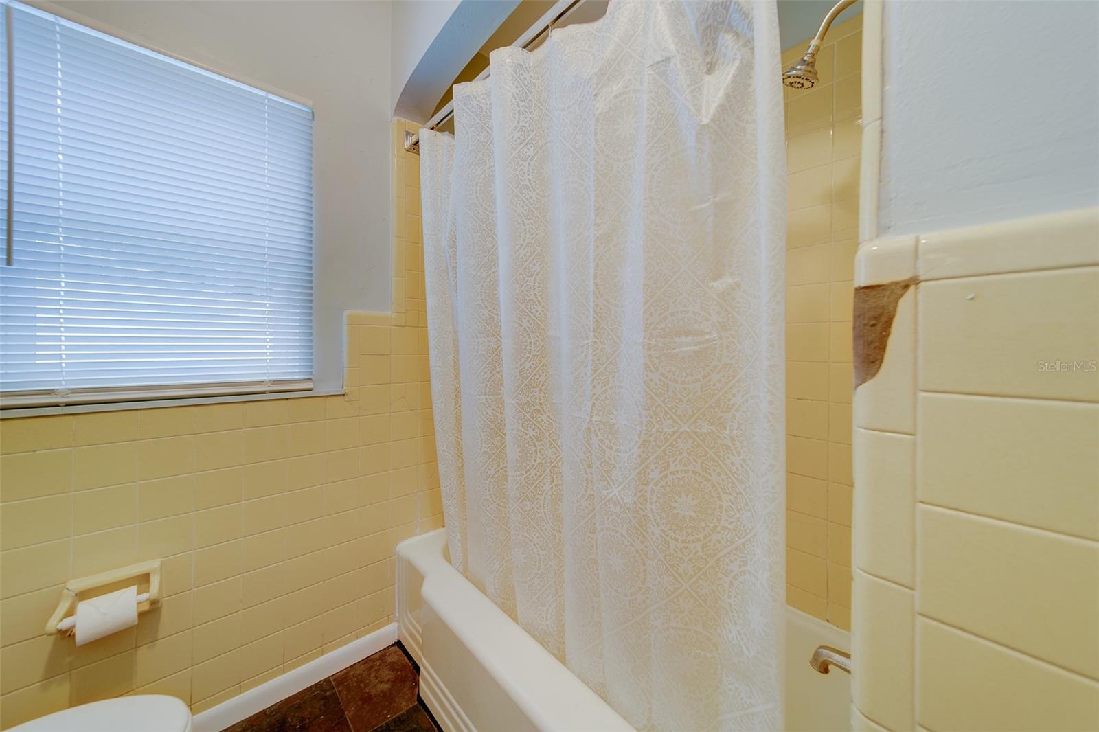 LARGO CENTRAL - Residential Lease