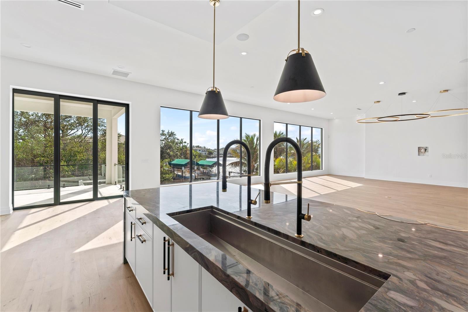 CAROL SHORES - Residential