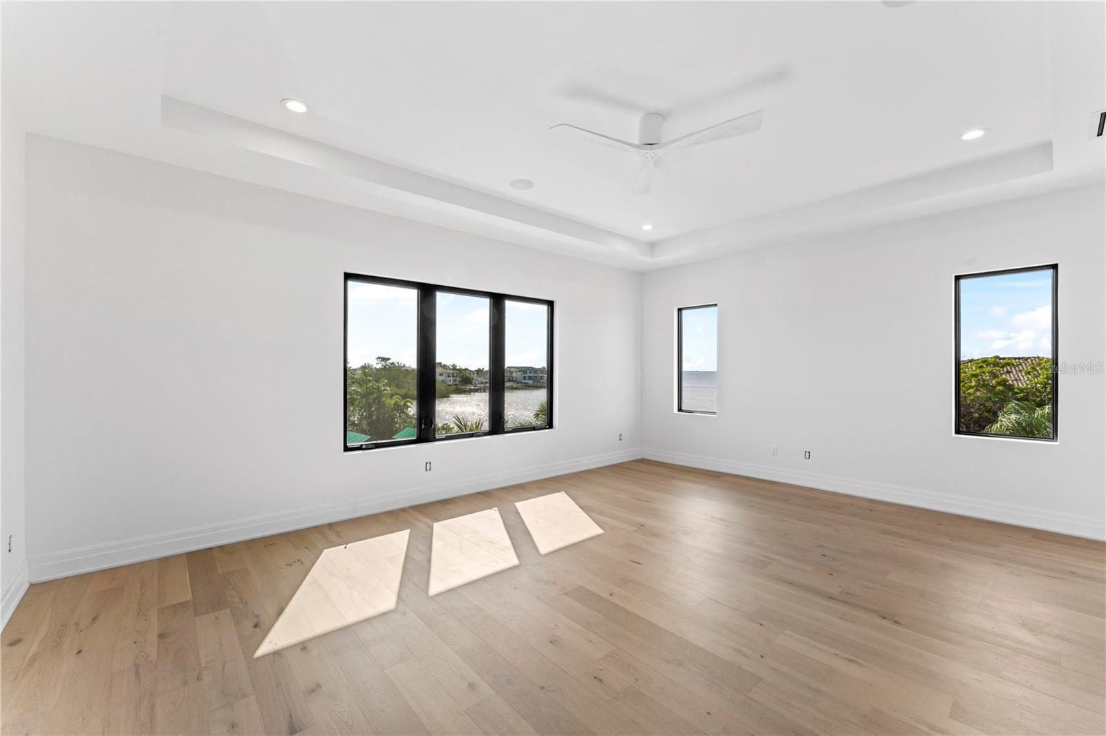 CAROL SHORES - Residential