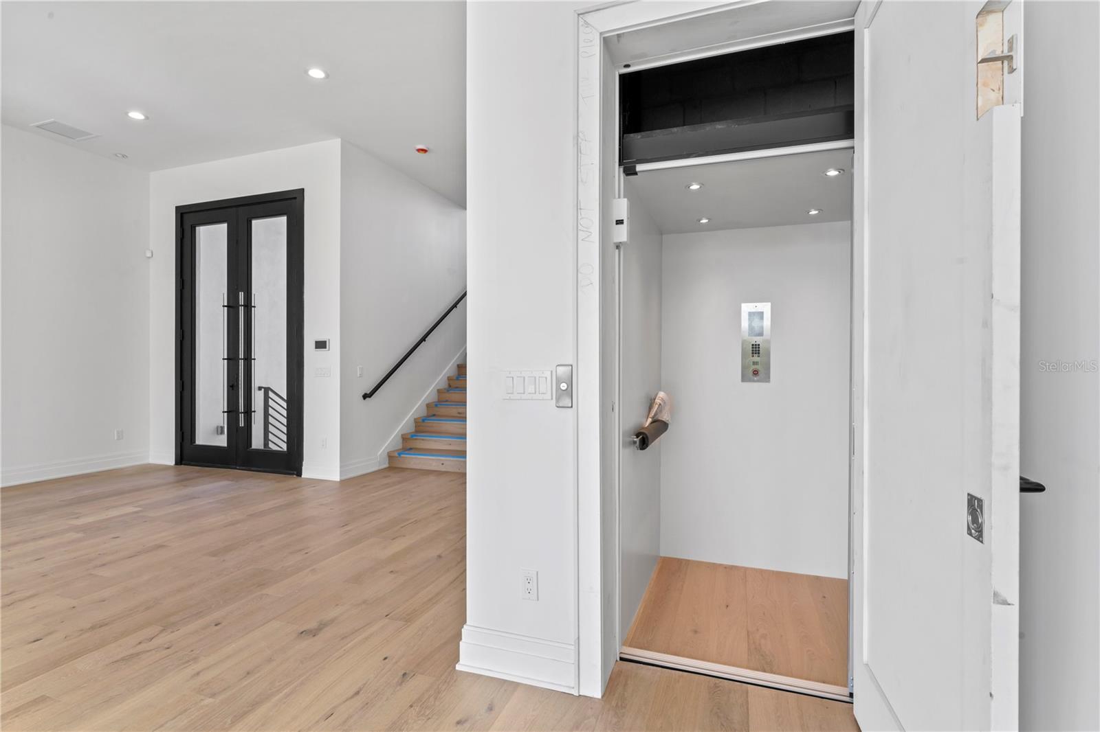 CAROL SHORES - Residential