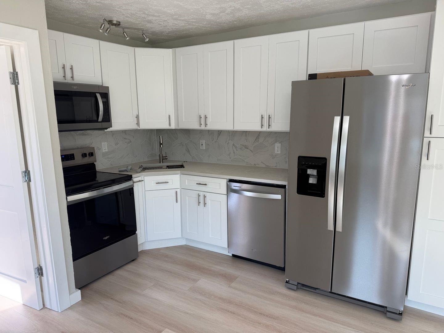 GAY SHORES - Residential Lease