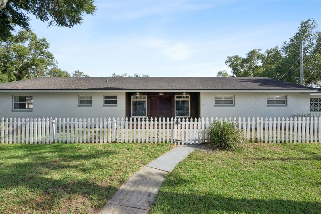 Photo of 401 W 10th Street, Sanford, FL 32771 (MLS # O6402832)
