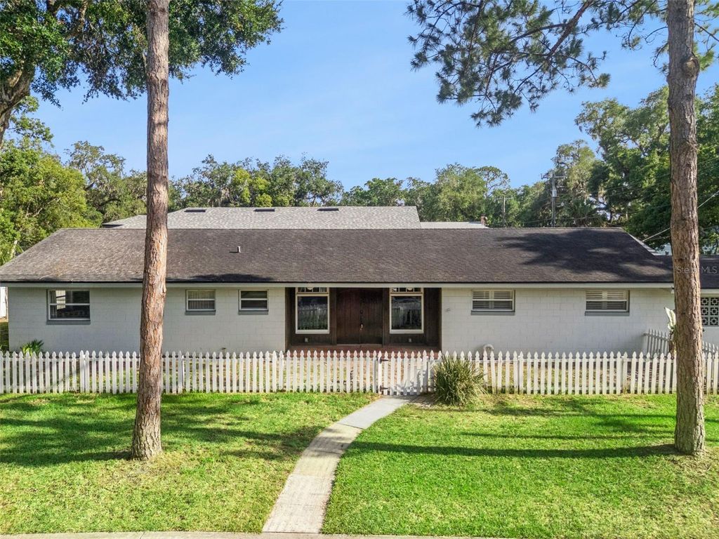 Photo of 401 W 10th Street, Sanford, FL 32771 (MLS # O6402832)