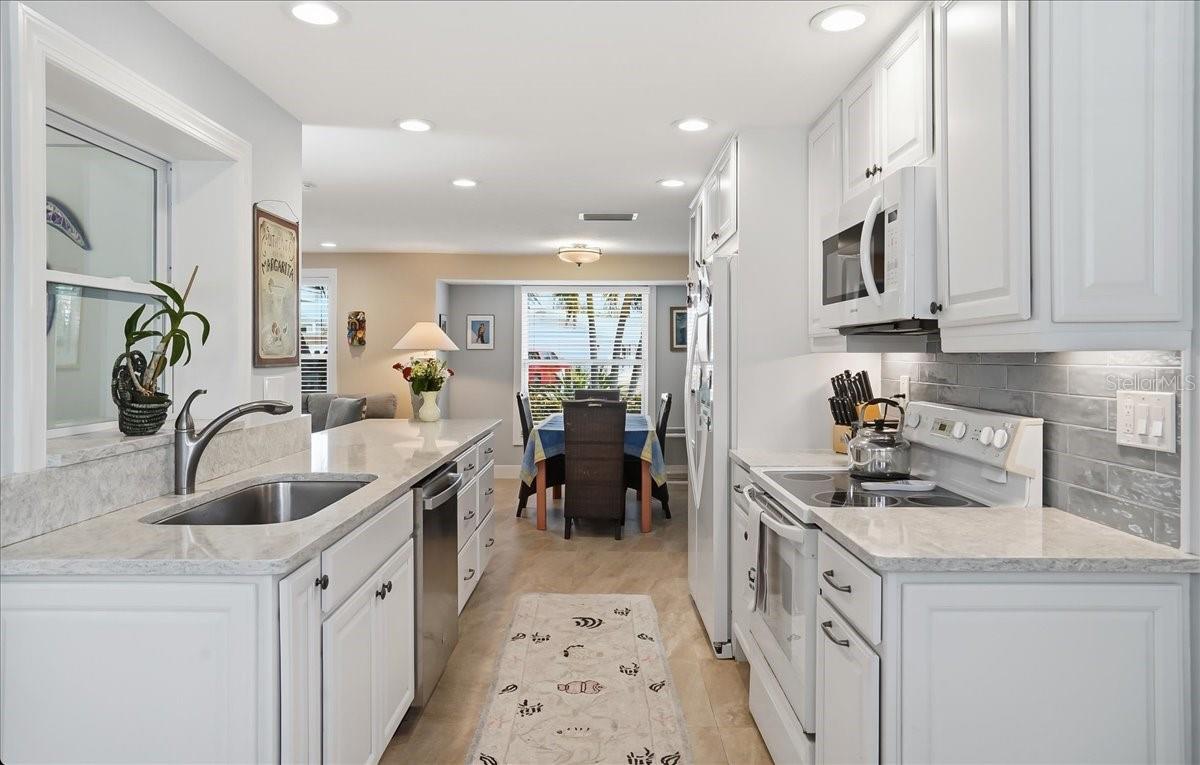 HOLMES BEACH 34TH UNIT - Residential