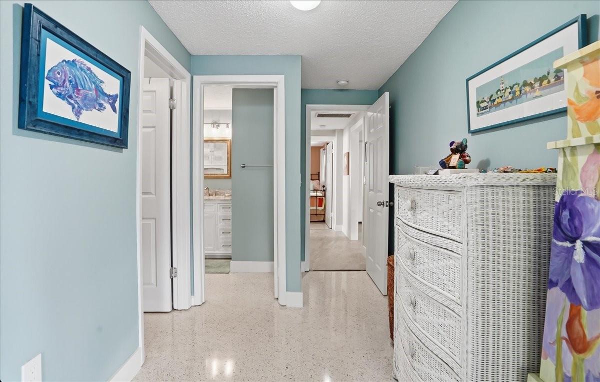 HOLMES BEACH 34TH UNIT - Residential