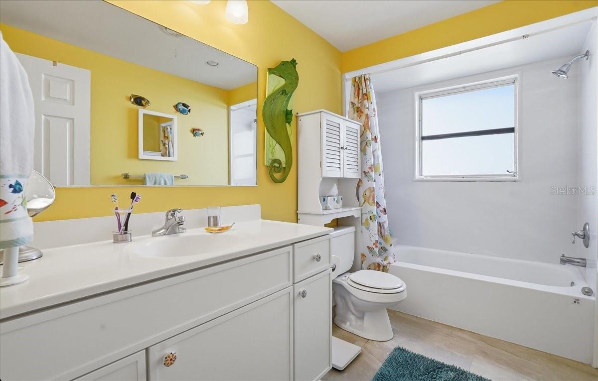 HOLMES BEACH 34TH UNIT - Residential