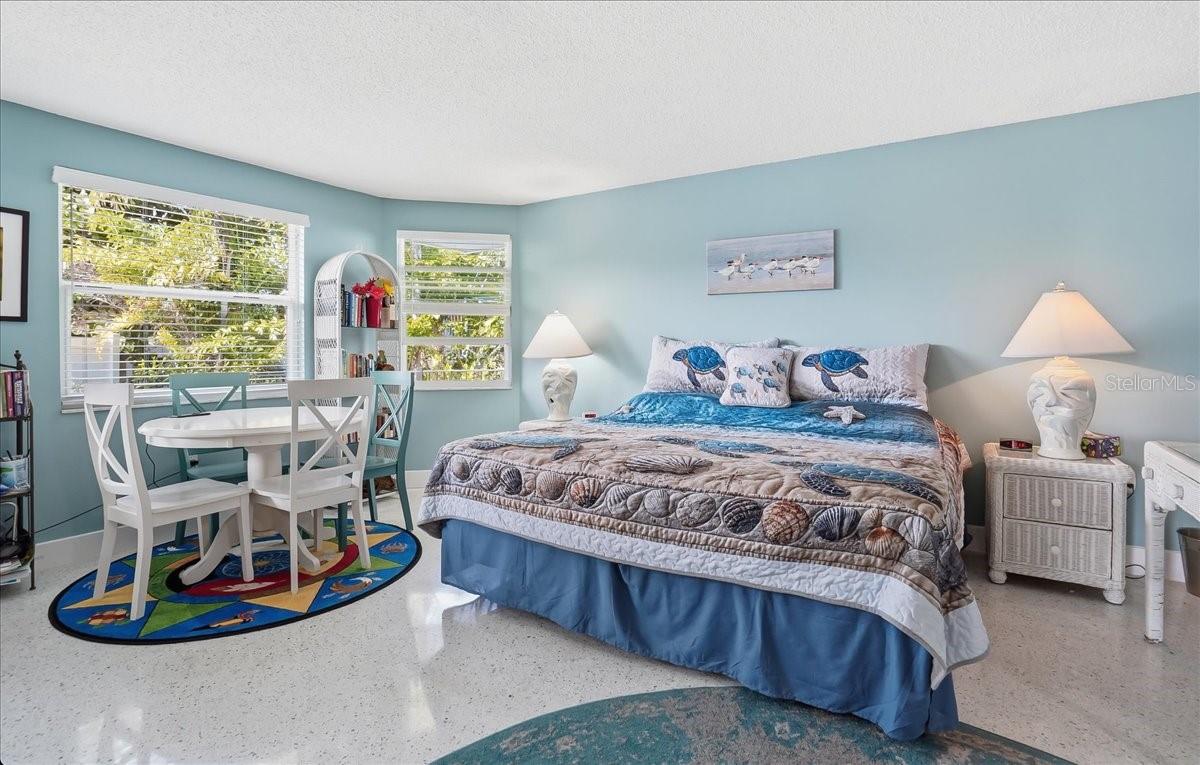 HOLMES BEACH 34TH UNIT - Residential