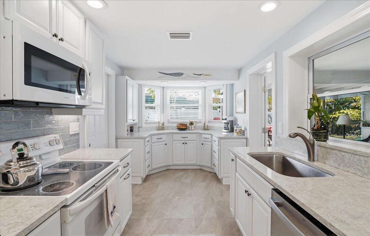 HOLMES BEACH 34TH UNIT - Residential