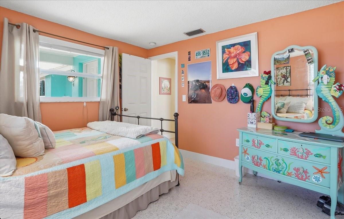 HOLMES BEACH 34TH UNIT - Residential