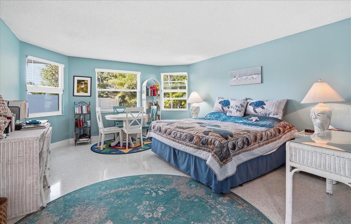 HOLMES BEACH 34TH UNIT - Residential