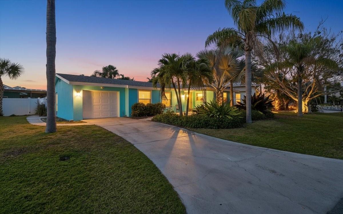 HOLMES BEACH 34TH UNIT - Residential