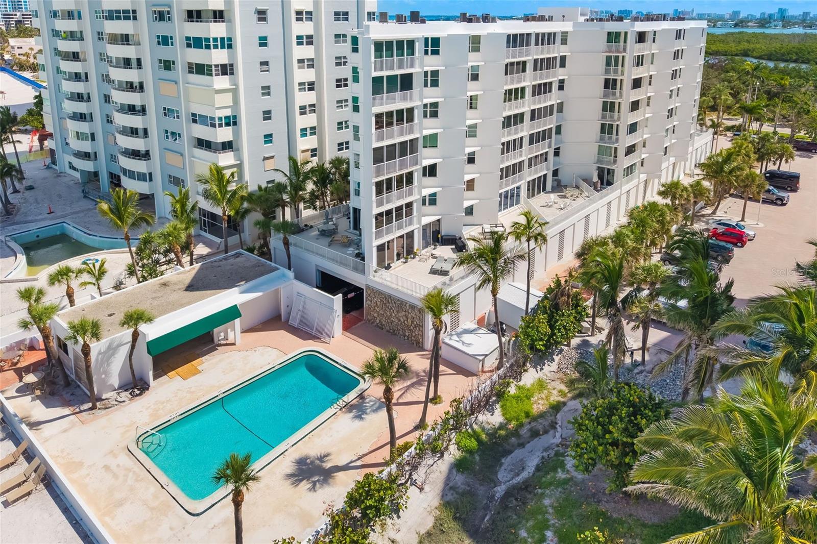 LIDO HARBOUR TOWERS - Residential