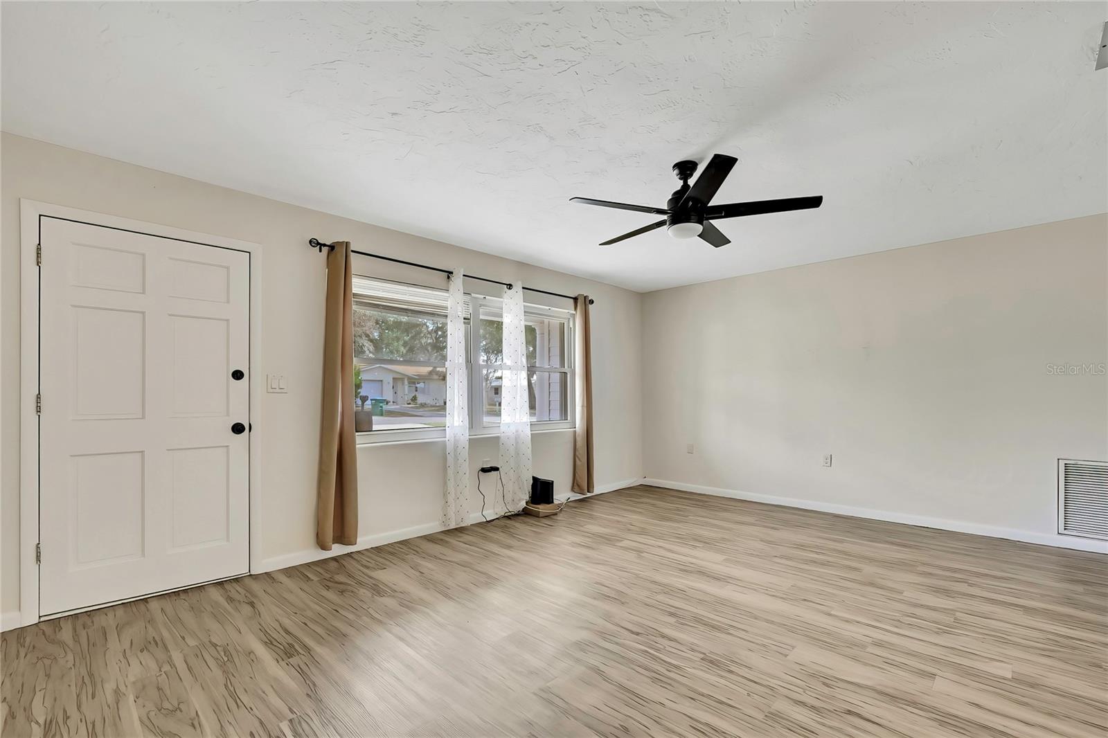 BEVERLY HILLS UNIT 05 - Residential