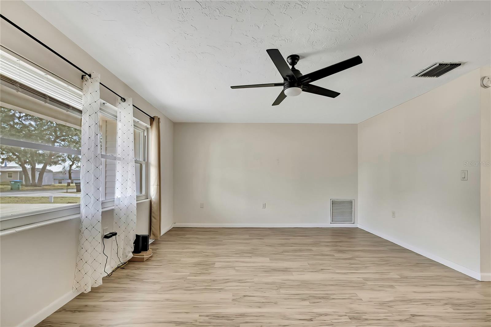 BEVERLY HILLS UNIT 05 - Residential